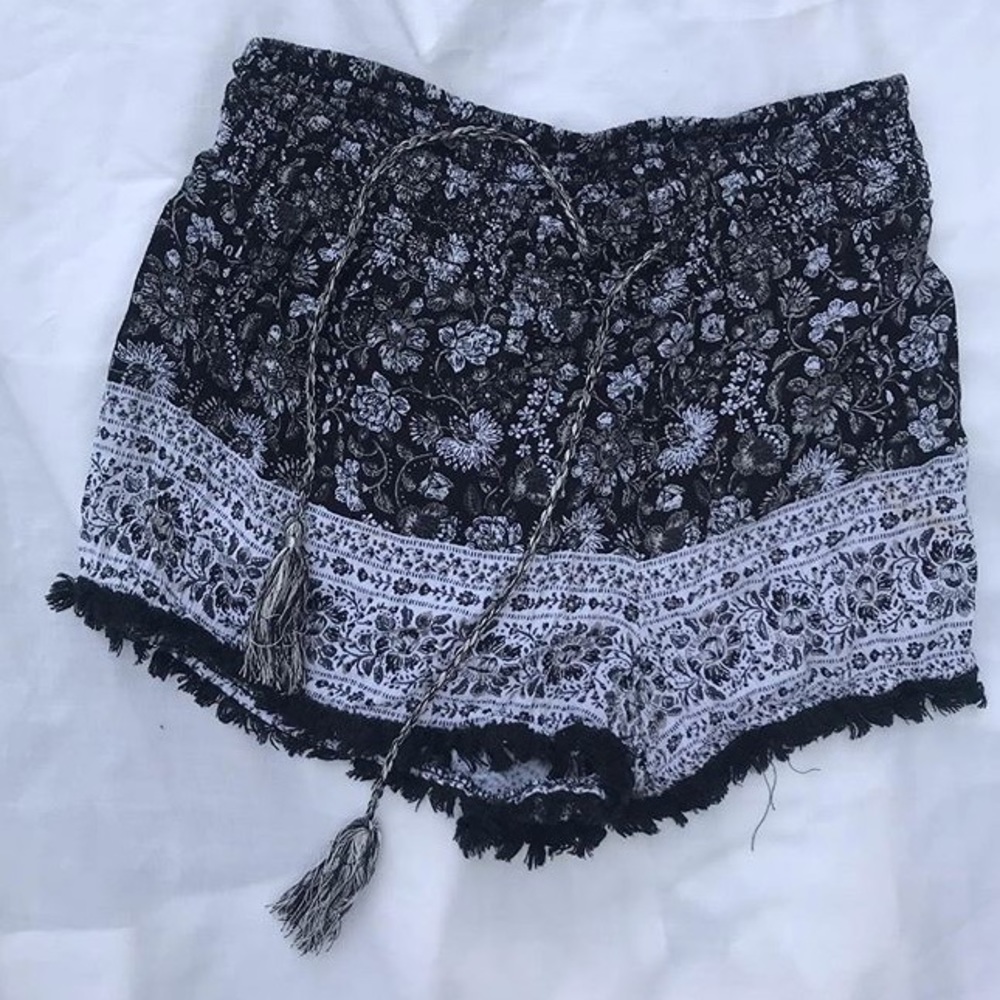 TROPICAL BEACH SHORTS 🐘